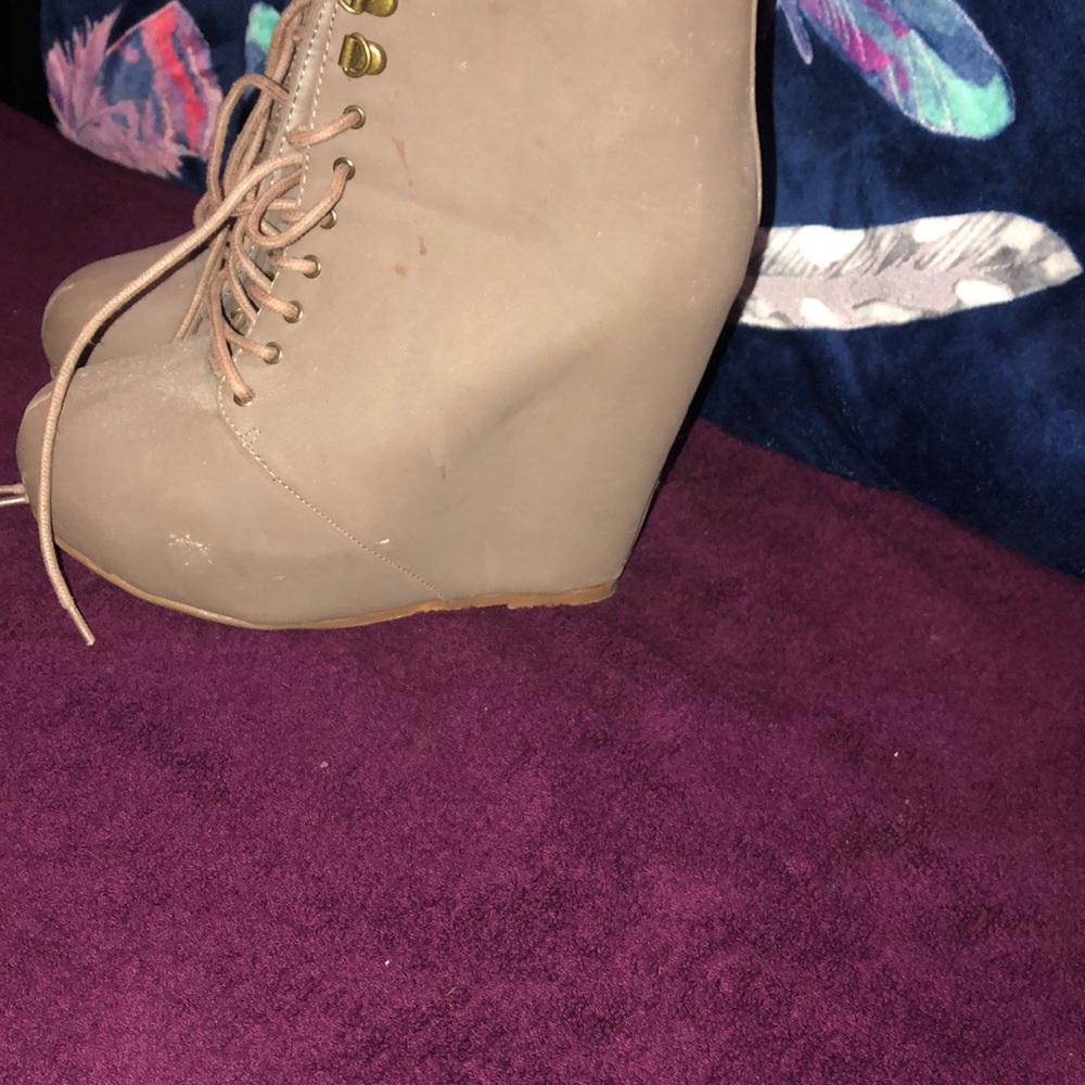 Shoes - Picture 4 of 6